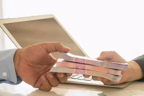 学生在申请学生贷款时，需要注意哪些？